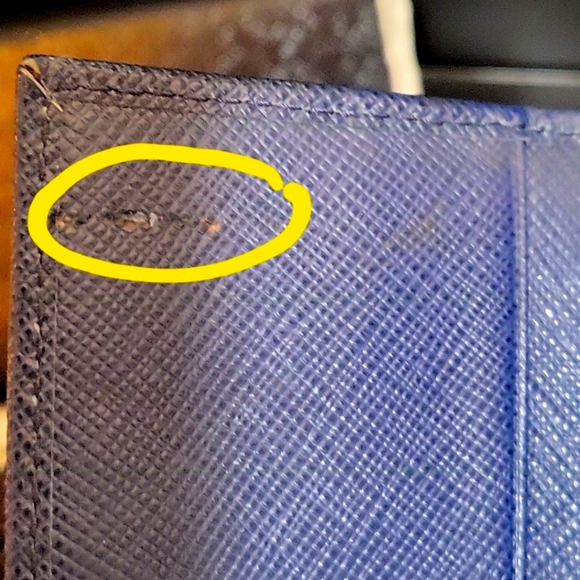 Authentic Prada Bow and Ribbon Key Card Case in Saffiano Leather - Picture 12 of 17